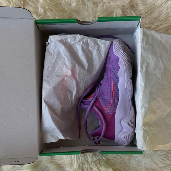 Nike Giannis Immortality 4, size 1 youth - Picture 8 of 8